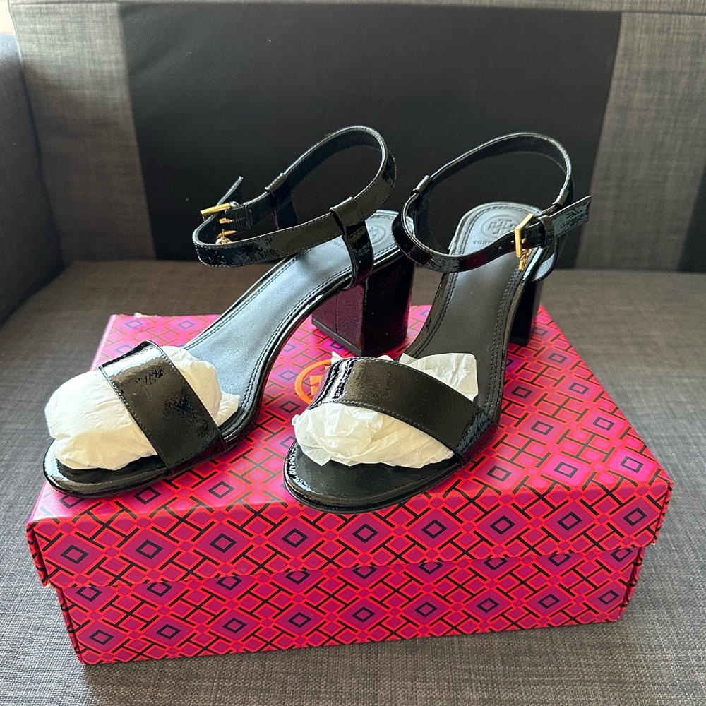 NWT Tory Burch sandals